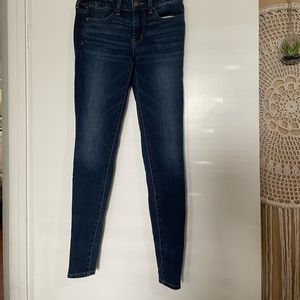 American eagle dark wash skinny jeans I’m a size 2